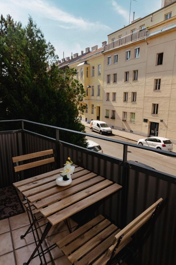 Beautiful 2-Bedroom Apartment Near Schoenbrunn Vienna Exterior photo